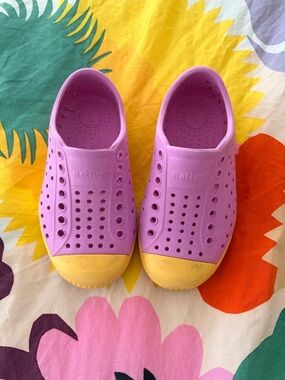 Native-style Perforated Slip-On Sneakers in pink and Yellow